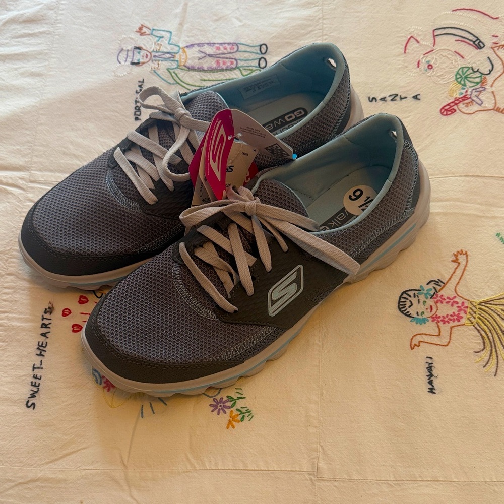 Skechers Gowalk 2 NWT
